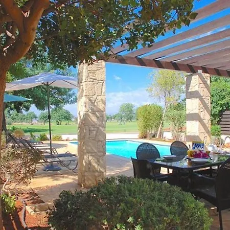 Luxury 3 Bedroom Villa With Communal Pool, Paphos Villa 1175 Villa *