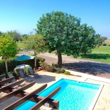 Villa Luxury 3 Bedroom Villa With Communal Pool, Paphos Villa 1175
