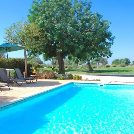 Luxury 3 Bedroom Villa With Communal Pool, Paphos Villa 1175