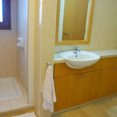 Luxury 3 Bedroom Villa With Communal Pool, Paphos Villa 1175 Kouklia