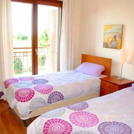 Villa Luxury 3 Bedroom Villa With Communal Pool, Paphos Villa 1175 *