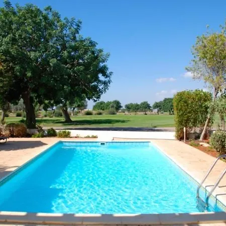 Luxury 3 Bedroom Villa With Communal Pool, Paphos Villa 1175