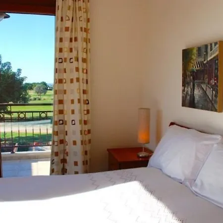 Luxury 3 Bedroom Villa With Communal Pool, Paphos Villa 1175 *