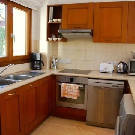 Luxury 3 Bedroom Villa With Communal Pool, Paphos Villa 1175 Villa