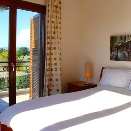 Villa Luxury 3 Bedroom Villa With Communal Pool, Paphos Villa 1175 Kouklia