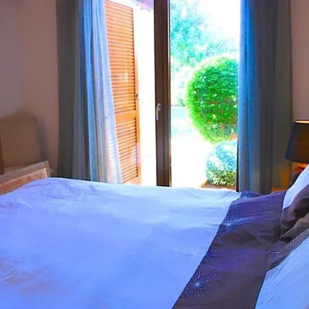 Luxury 3 Bedroom Villa With Communal Pool, Paphos Villa 1175 Villa *